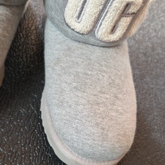 UGG Light Gray Knit Boots - Picture 12 of 15